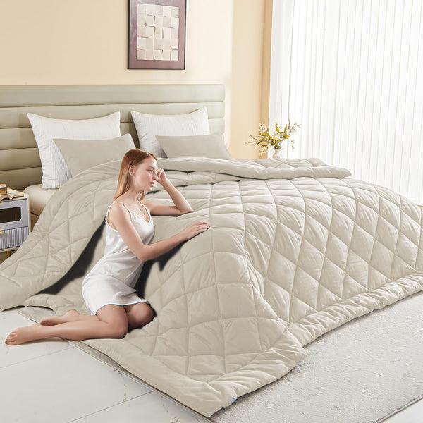 132x120 Alaskan King Comforter, Extra Large King Size Comforter Oversized, All Season Soft Lightweight Quilt Down Alternative Duvet Insert with 8 Corner Tabs(120x132, Black)