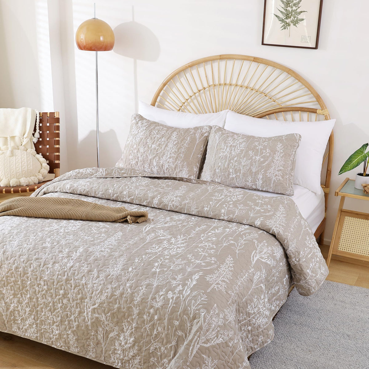 JANZAA King Size Beige Quilt Bed Spread Boho Quilt with Floral Pattern Microfiber Quilts Set 3 Pieces Lightweight Comforter Reversible Bedding Set, 1 Quilt 104x90 inches, 2 Pillowcases