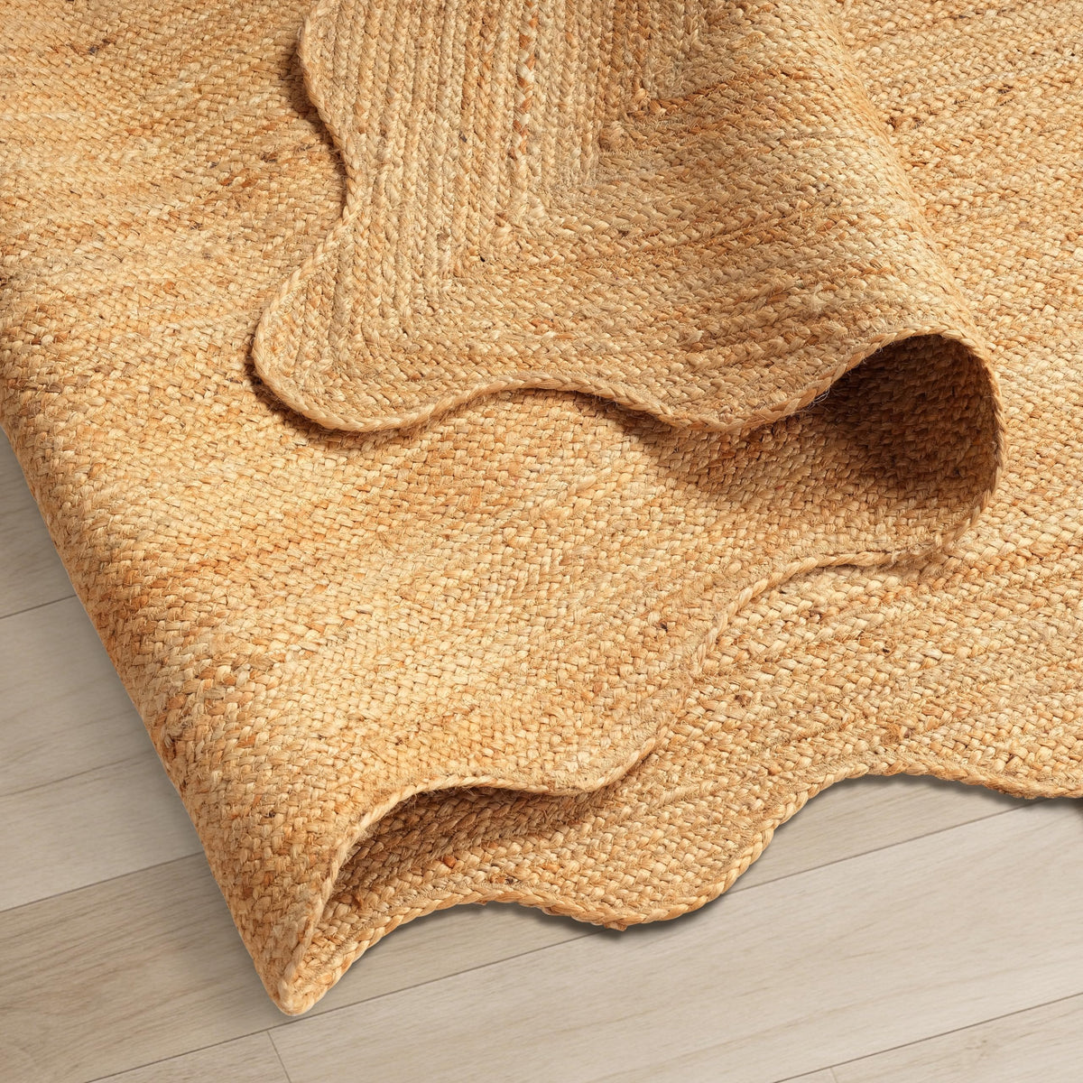 GRUHUM Scalloped Jute Area Rug 5x8ft Rectangle Natural Base Off White Trim Handwoven Reversible Soft Braided Farmhouse Indoor EcoFriendly Living Room Bedroom Kitchen Hallways Enterways